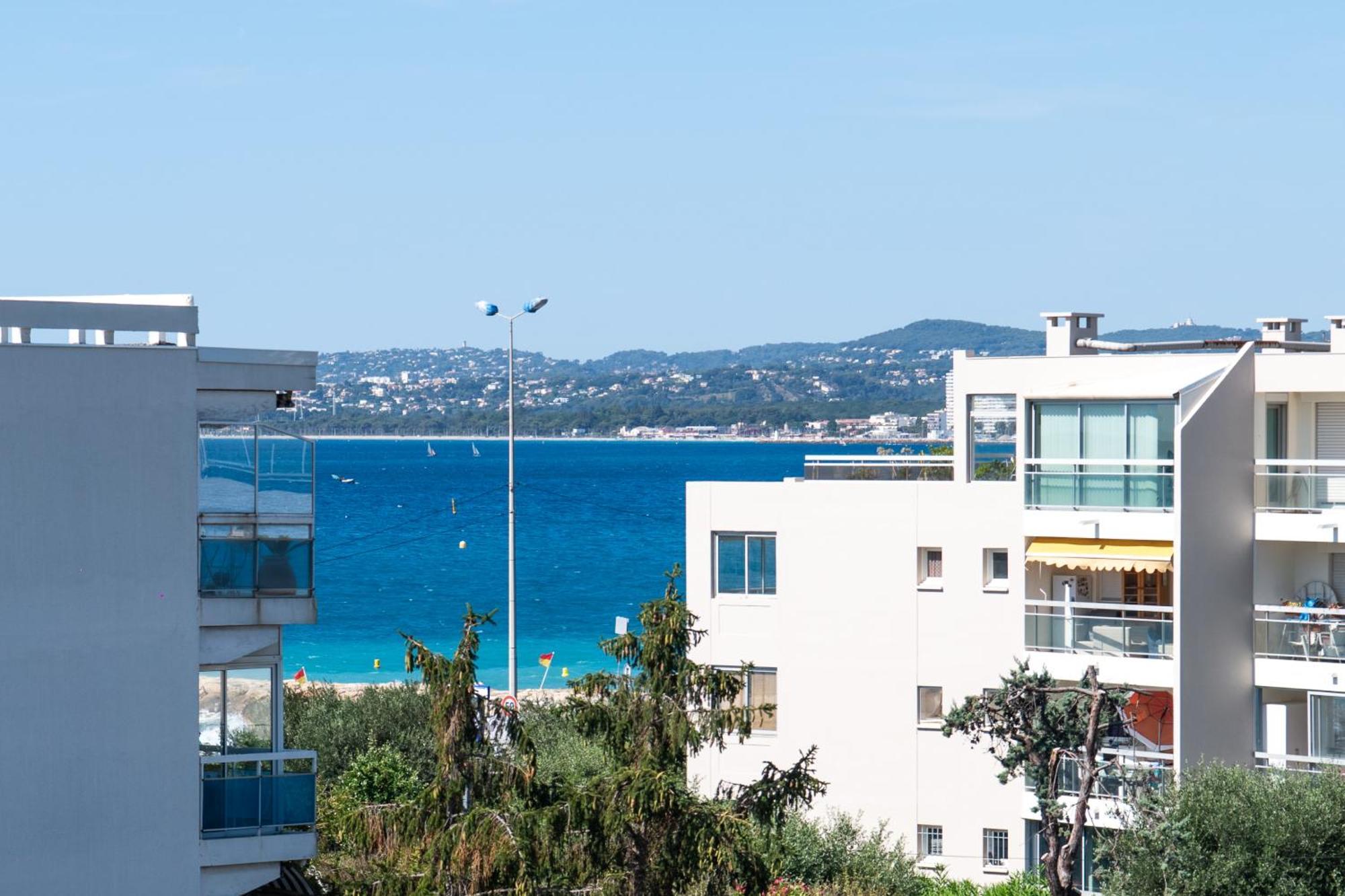 Residence Mediterranee - Beachfront - Sun And Seaview - Pool - Private Parking Cagnes-sur-Mer Eksteriør billede